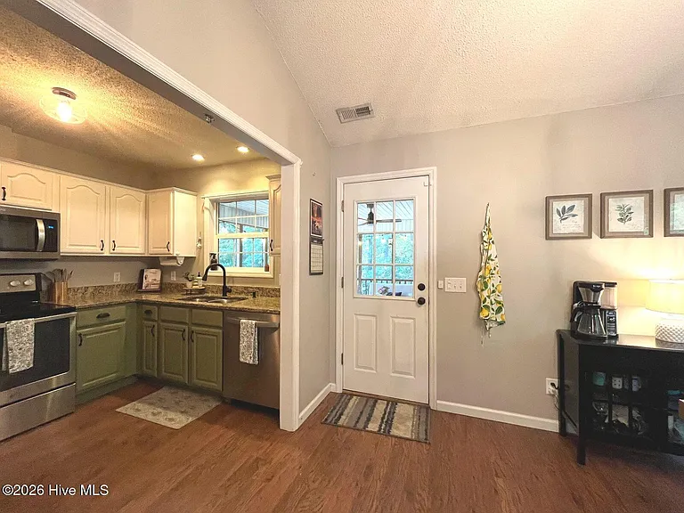 2400 Longleaf Dr W — Photo 11