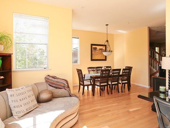 5th image of 109 Woodhill Dr