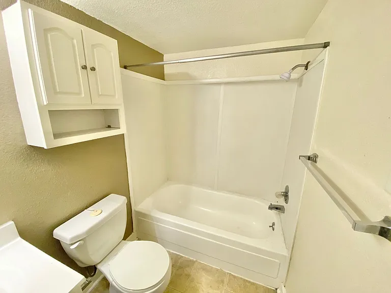 Alpine Circle Apartments — Photo 23