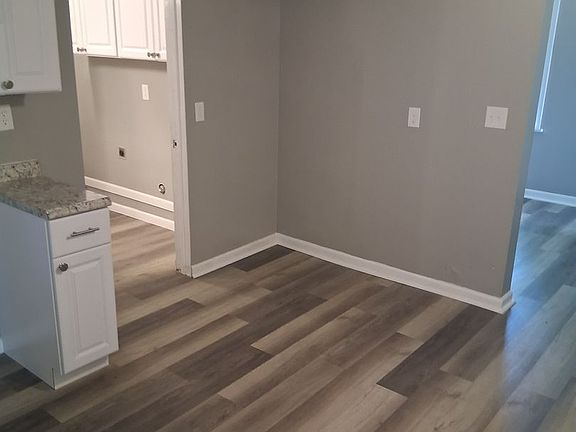 4th image of 1042 Blakley Dr