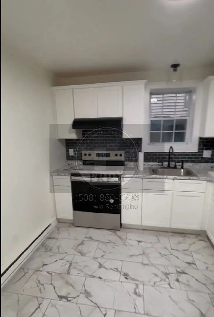 2 bed, 1.0 bath, $1,650 — Photo 2