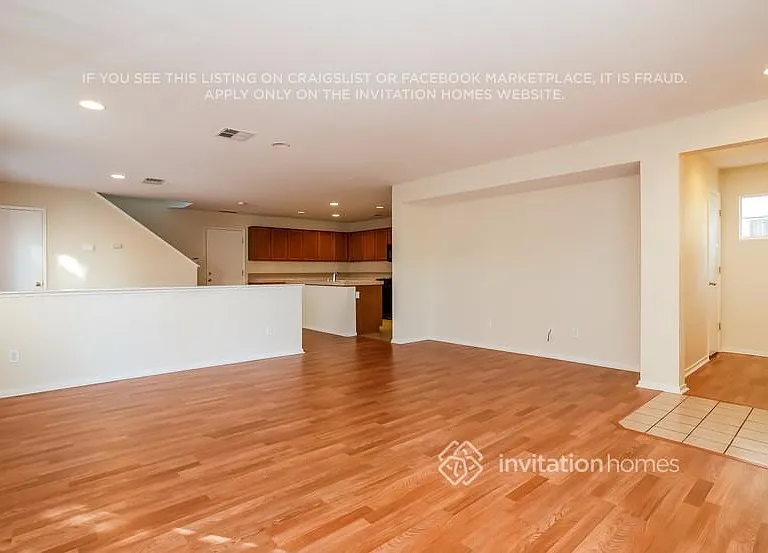 3043 Roadrunner Dr — Photo 4