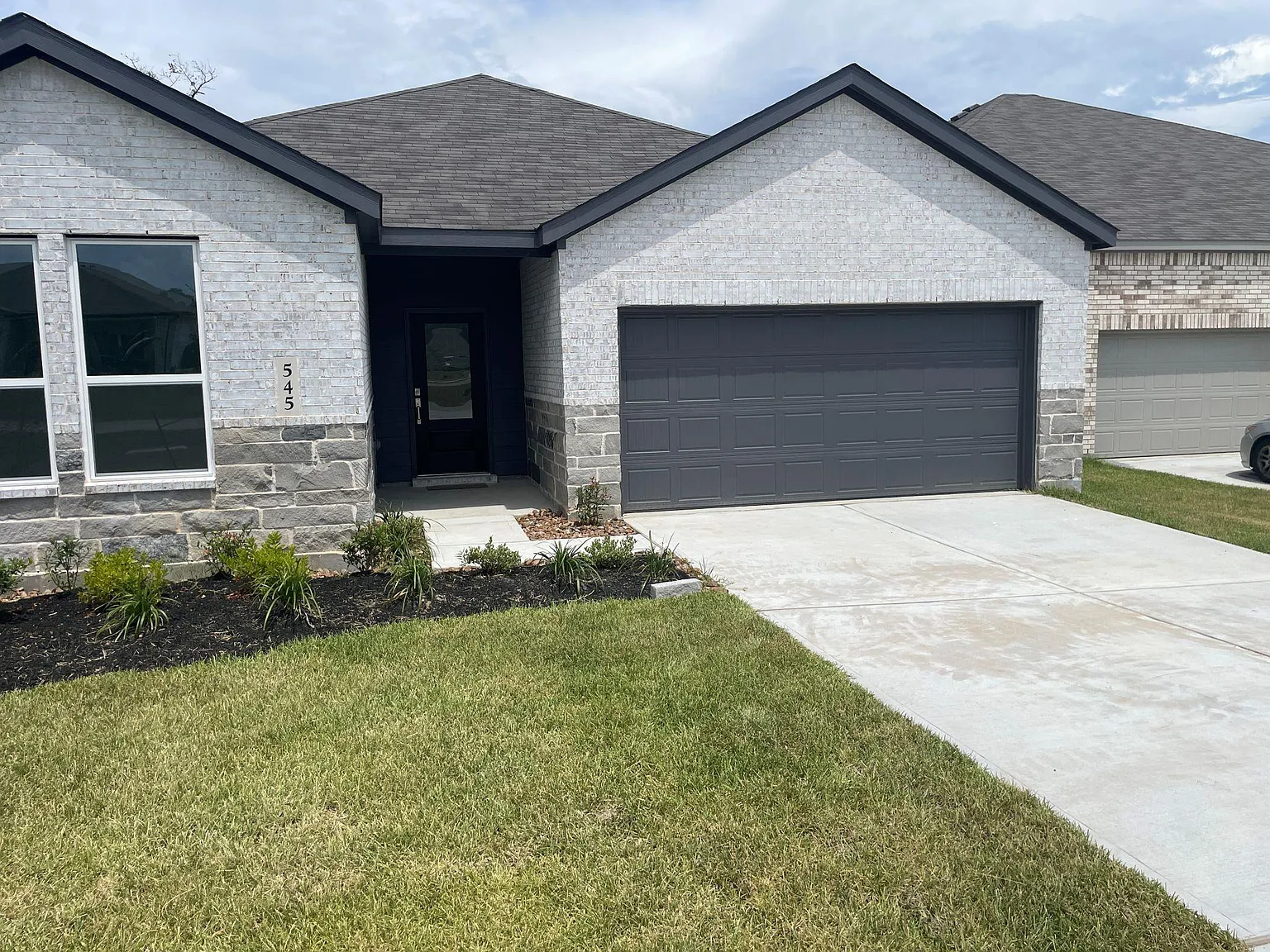 4 bed, 3.0 bath, 2157 sqft, $2,150 — Photo 2