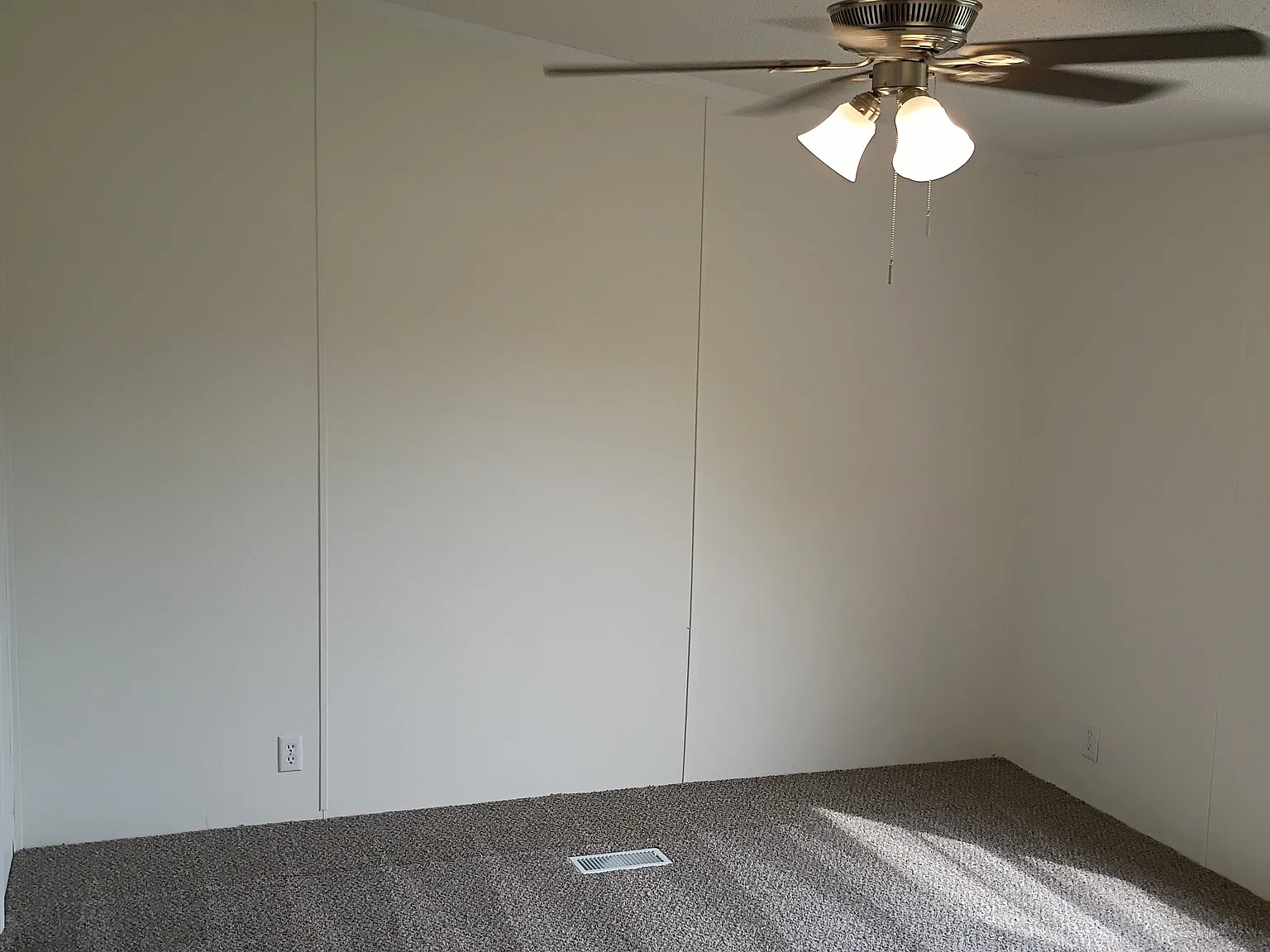 3 bed, $1,200 — Photo 3