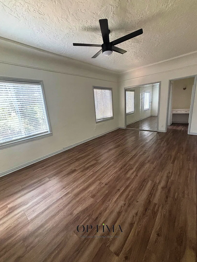 1217 Cedar Ave — Photo 4