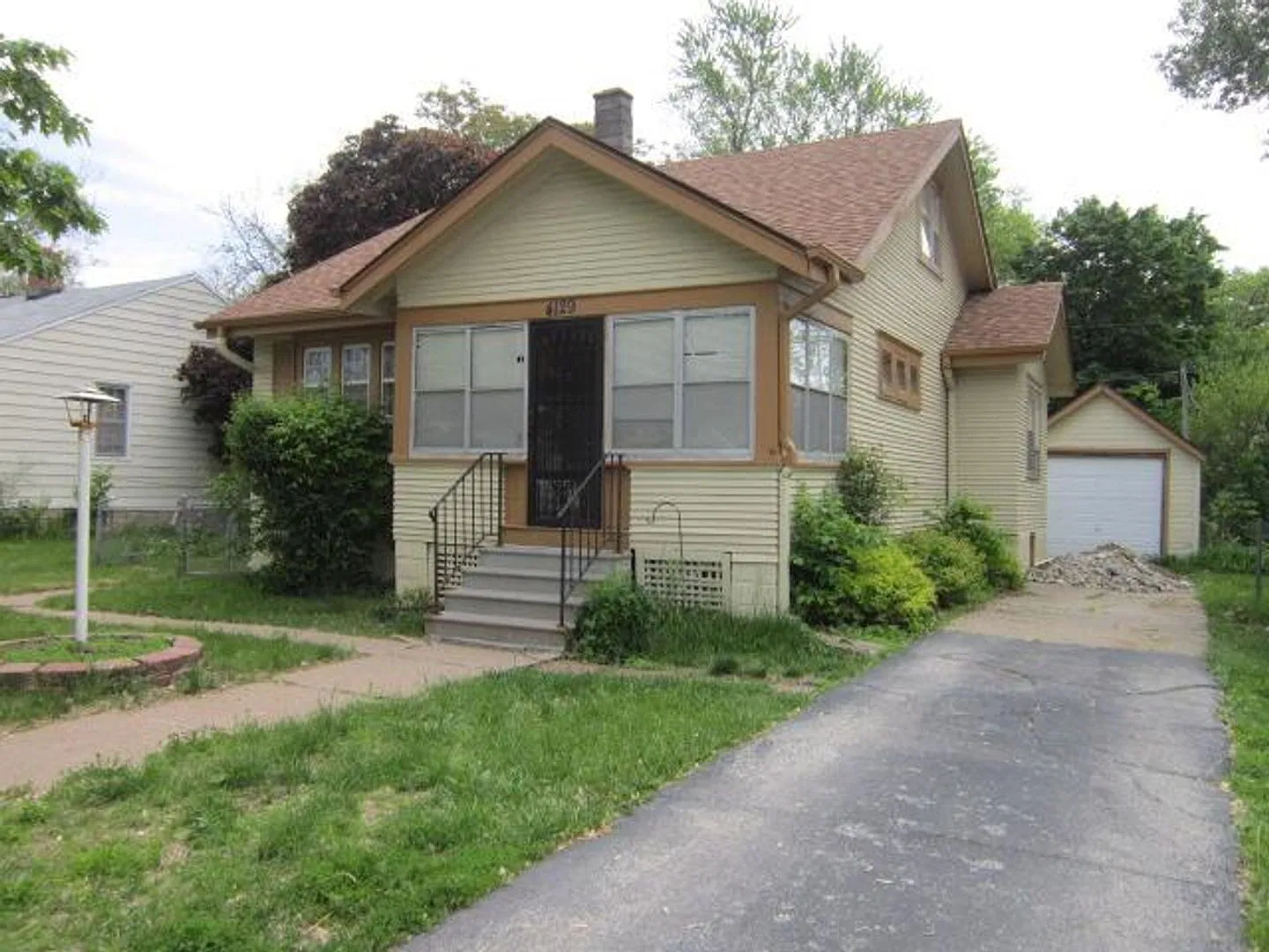 Nice 2 bed 1 bath house $1295 Section 8 OK — Photo 1