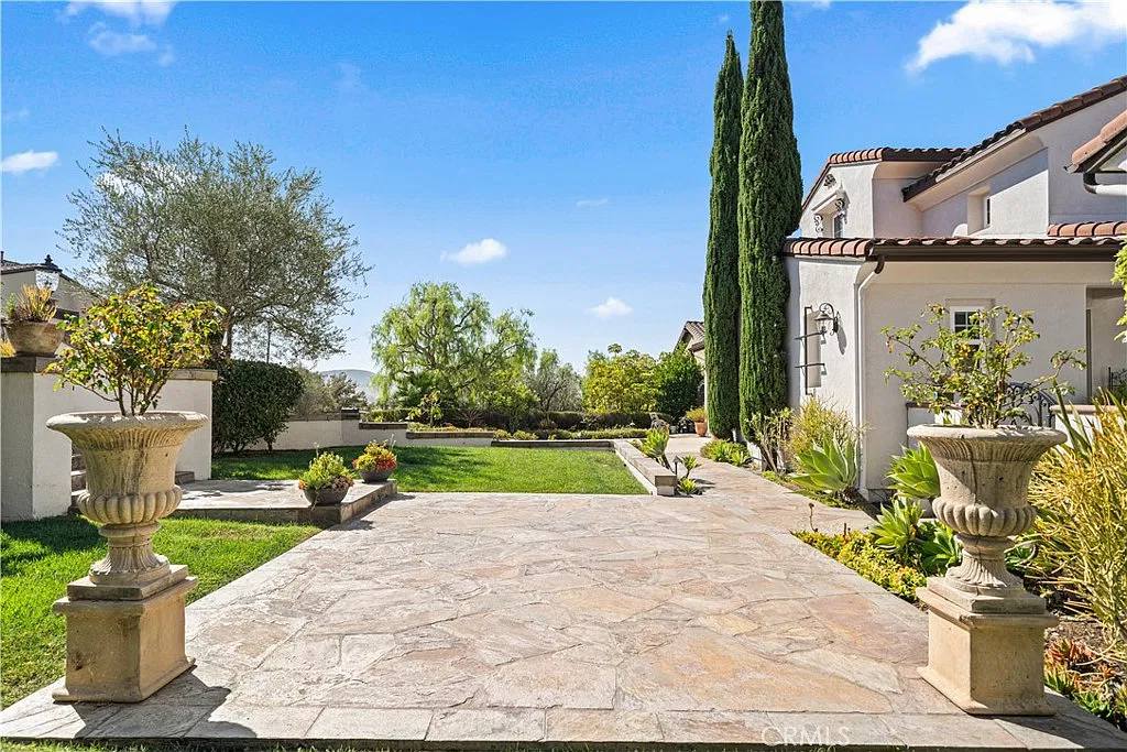 4 bed, 4.5 bath, 5155 sqft, $12,500 — Photo 4
