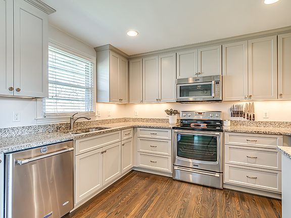 5th image of 802 Winthorne Ct