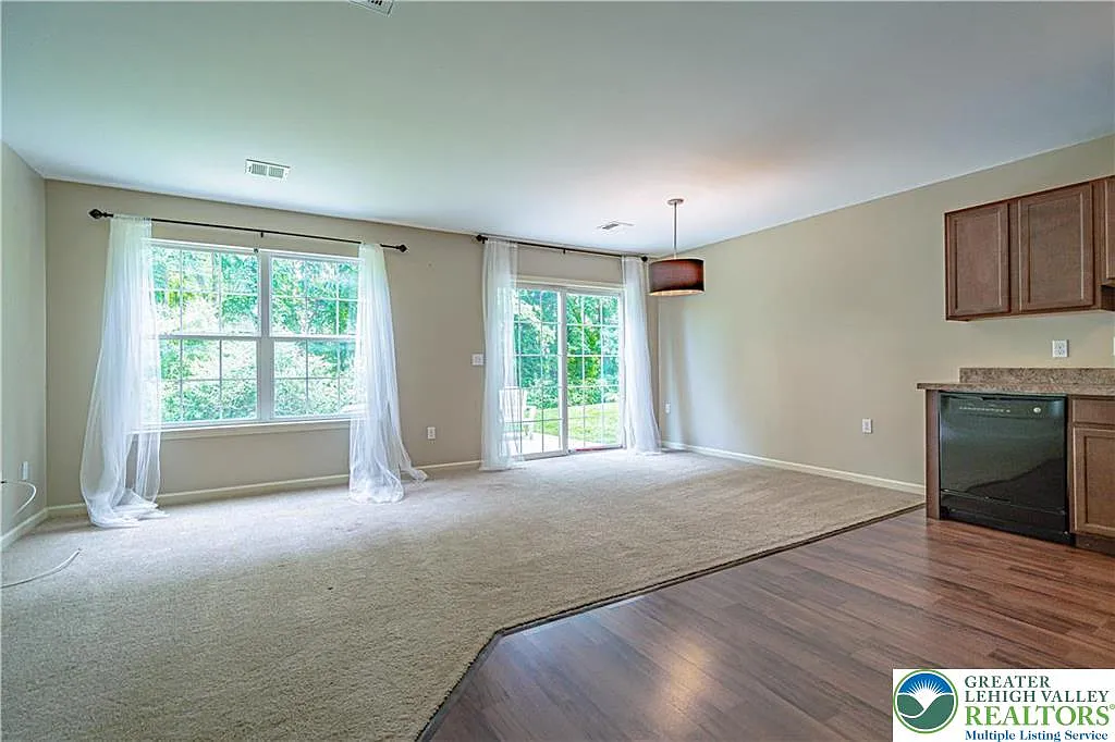 3 bed, 2.5 bath, 1497 sqft, $2,295 — Photo 3