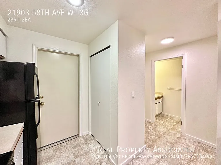 Hillcrest — Photo 41
