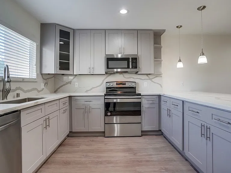 2330 S Corning St — Photo 23