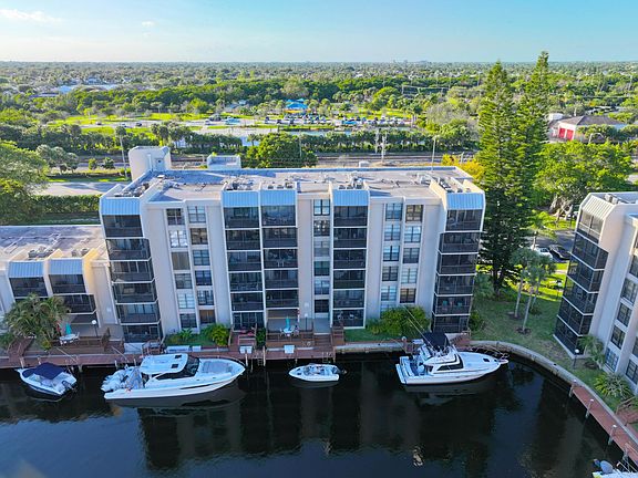 5th image of 4 Royal Palm Way #6050