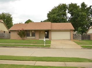 1112 W Durham St, Broken Arrow, OK 74011