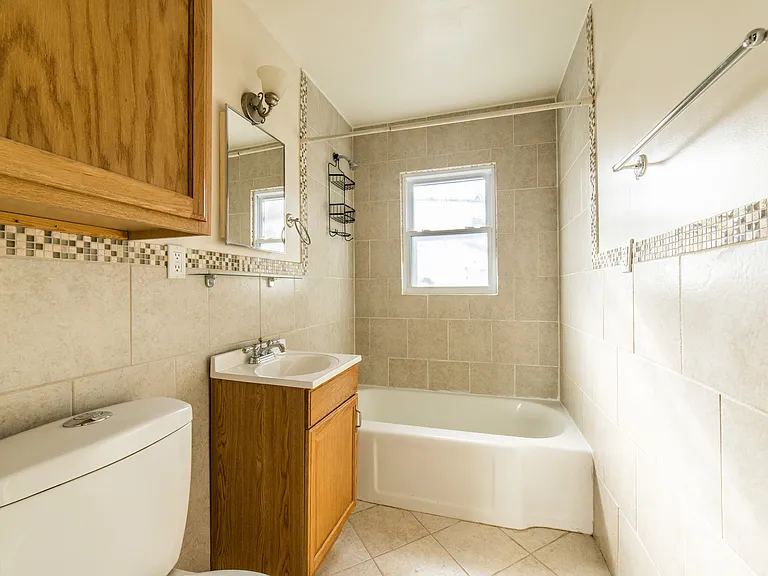717 NW A St — Photo 16