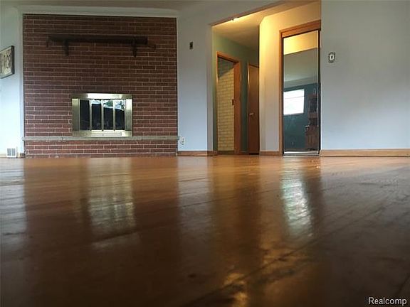 3rd image of 2039 N Vermont Ave