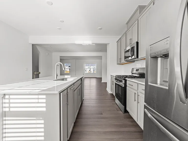 825 Basswood Glen Trl — Photo 6