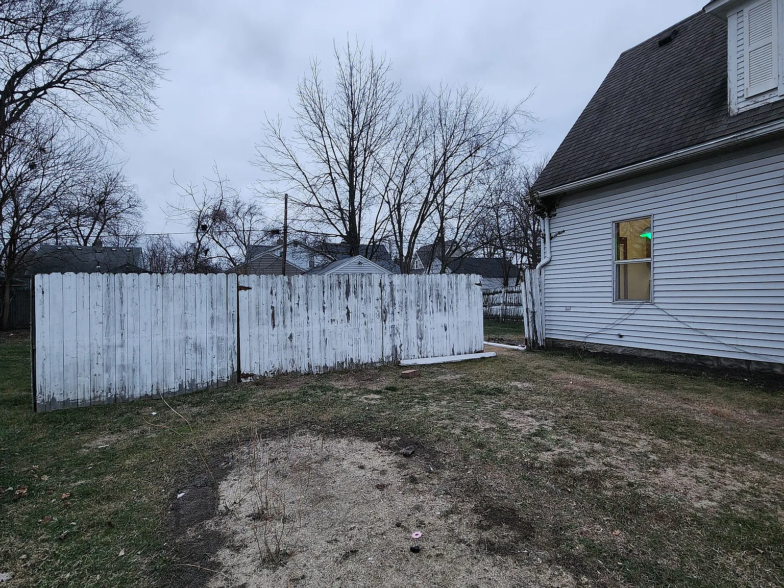 2 bed, 914 sqft, $995 — Photo 2