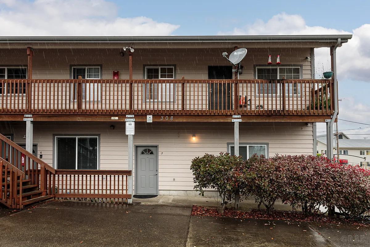 Building Photo - 308 W 3rd St #7