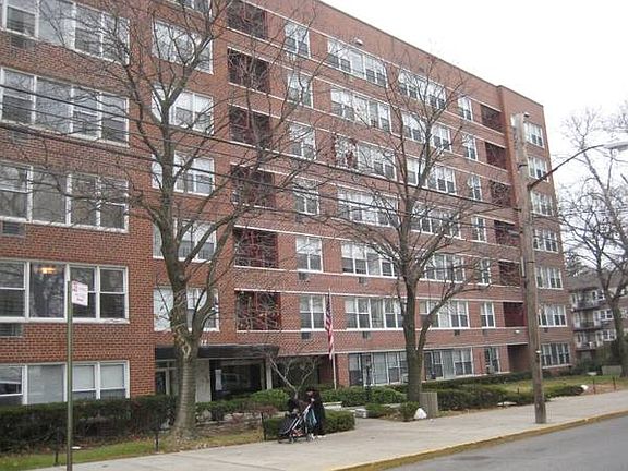 2nd image of 16215 Highland Ave APT 2O