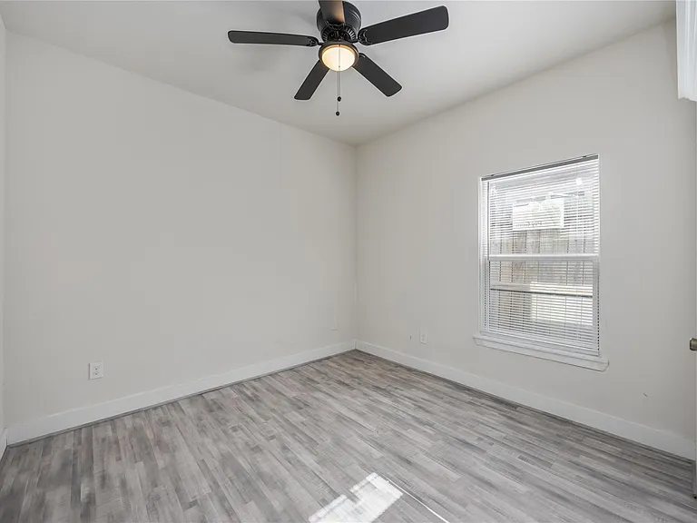 2708 Sam Wilson St — Photo 9