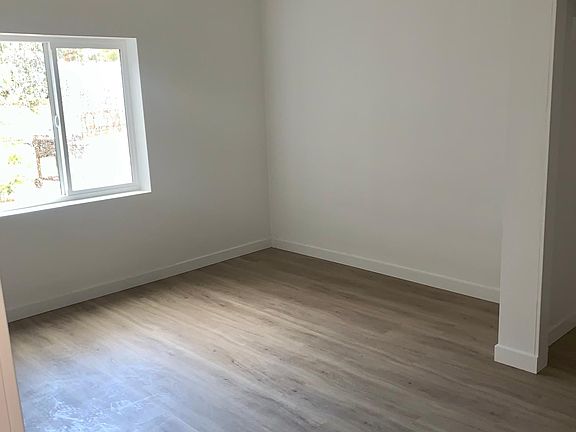 4th image of 7560 North Ave #1