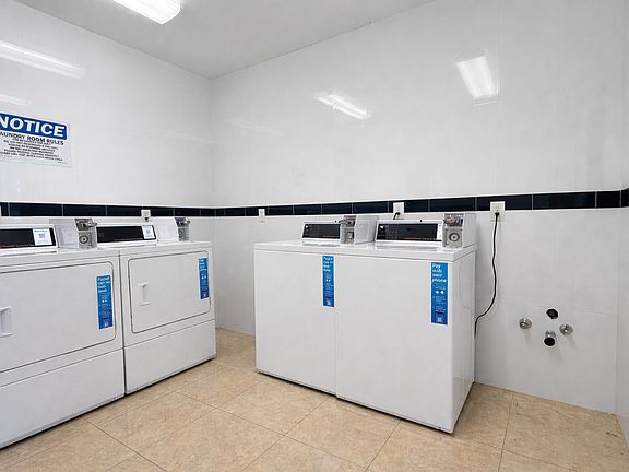 2nd image of 632 N Kingsley Dr #2