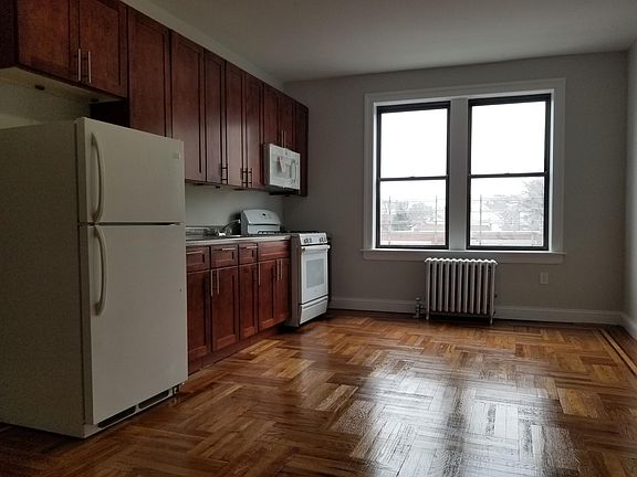 3rd image of 745 Nereid Ave APT 3C