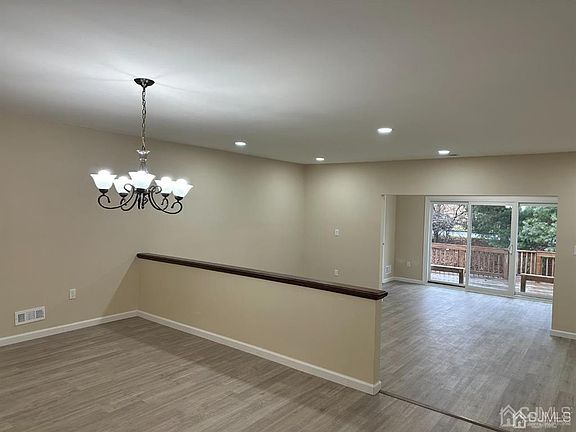 4th image of 59 Goodwin Dr