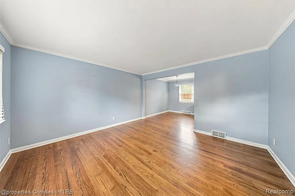 2 bed, 1.0 bath, 1256 sqft, $1,850 — Photo 4