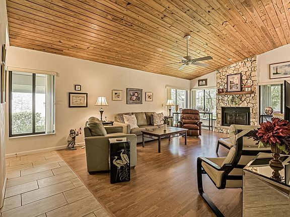 2nd image of 122 Meadowbrook Cir
