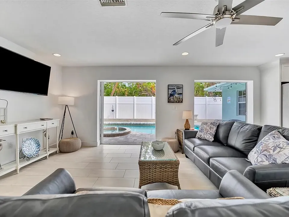 567 Venice Ln