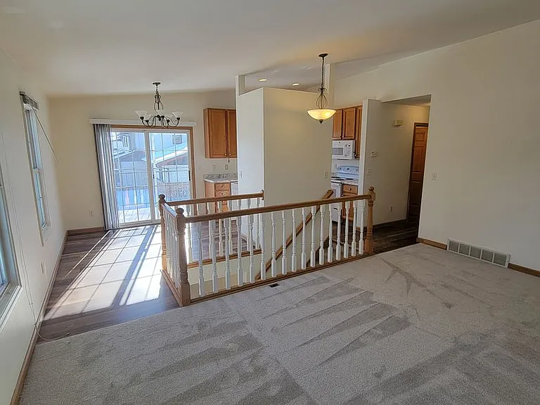 607-609 Nicolet Ave — Photo 5
