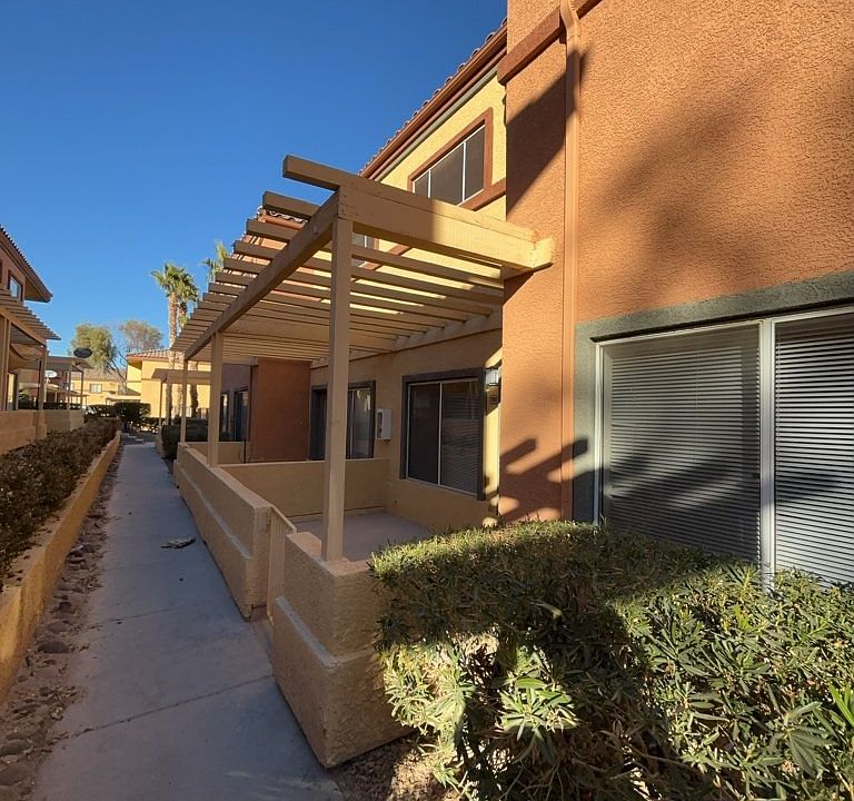 1st image of 4915 E Russell Rd Building 180-6