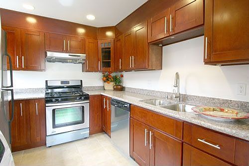 4th image of 669 40th St