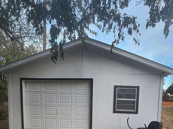 2nd image of 405 N Milam St