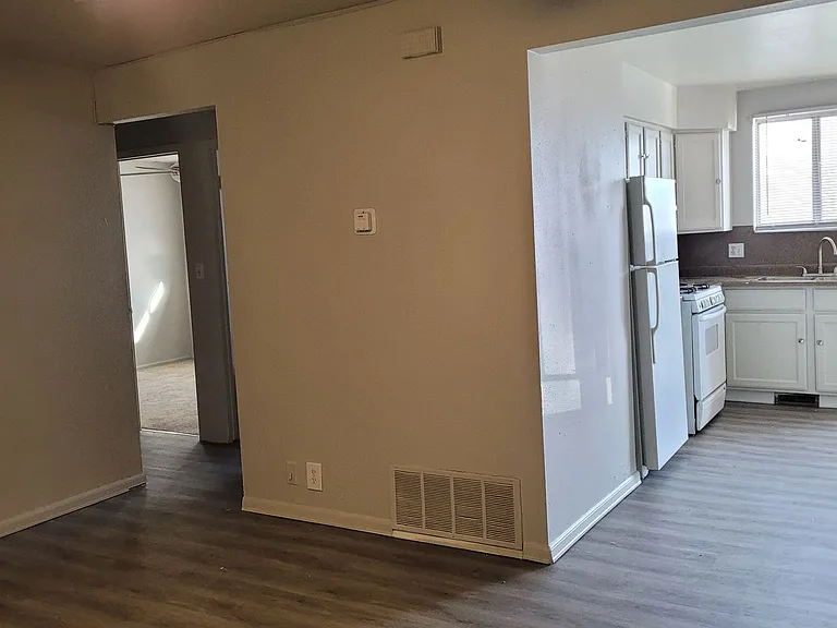 Jordanaire Apartments — Photo 16