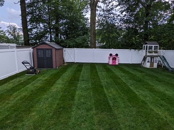 3rd image of 522 Dinah Rd