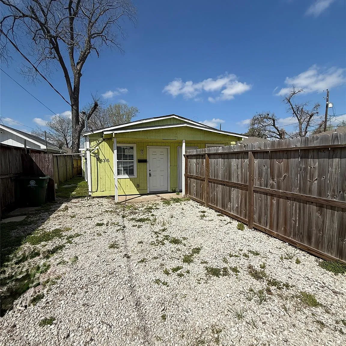 1 bed, 1.0 bath, 1040 sqft, $995 — Photo 2