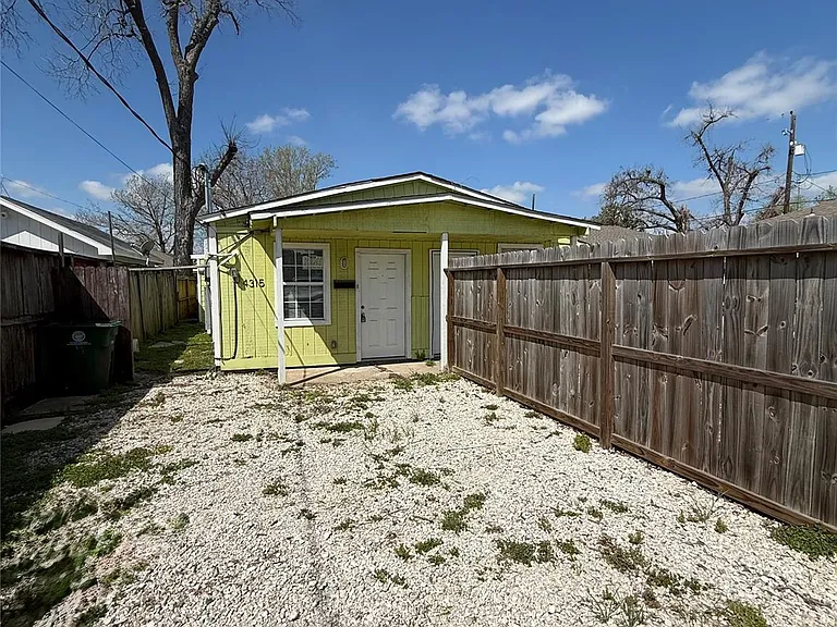 4315 Chapman St — Photo 2