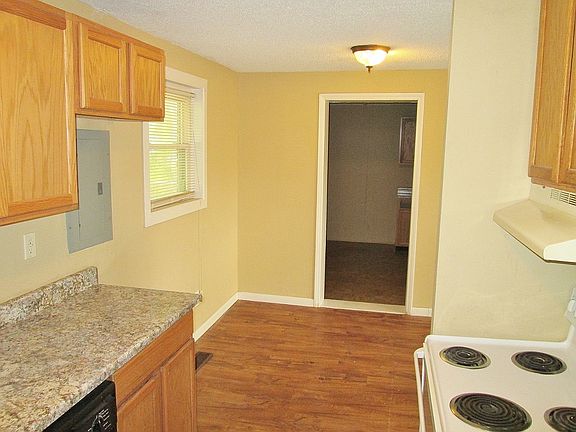 5th image of 108 York Park St