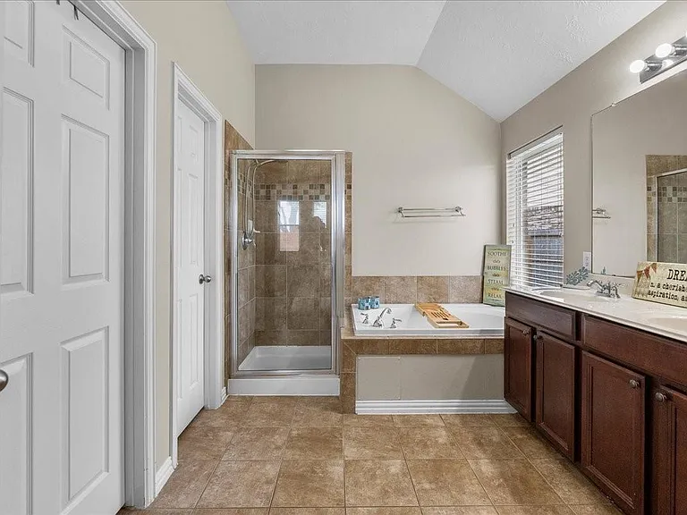 2120 Red Timber Ct — Photo 28