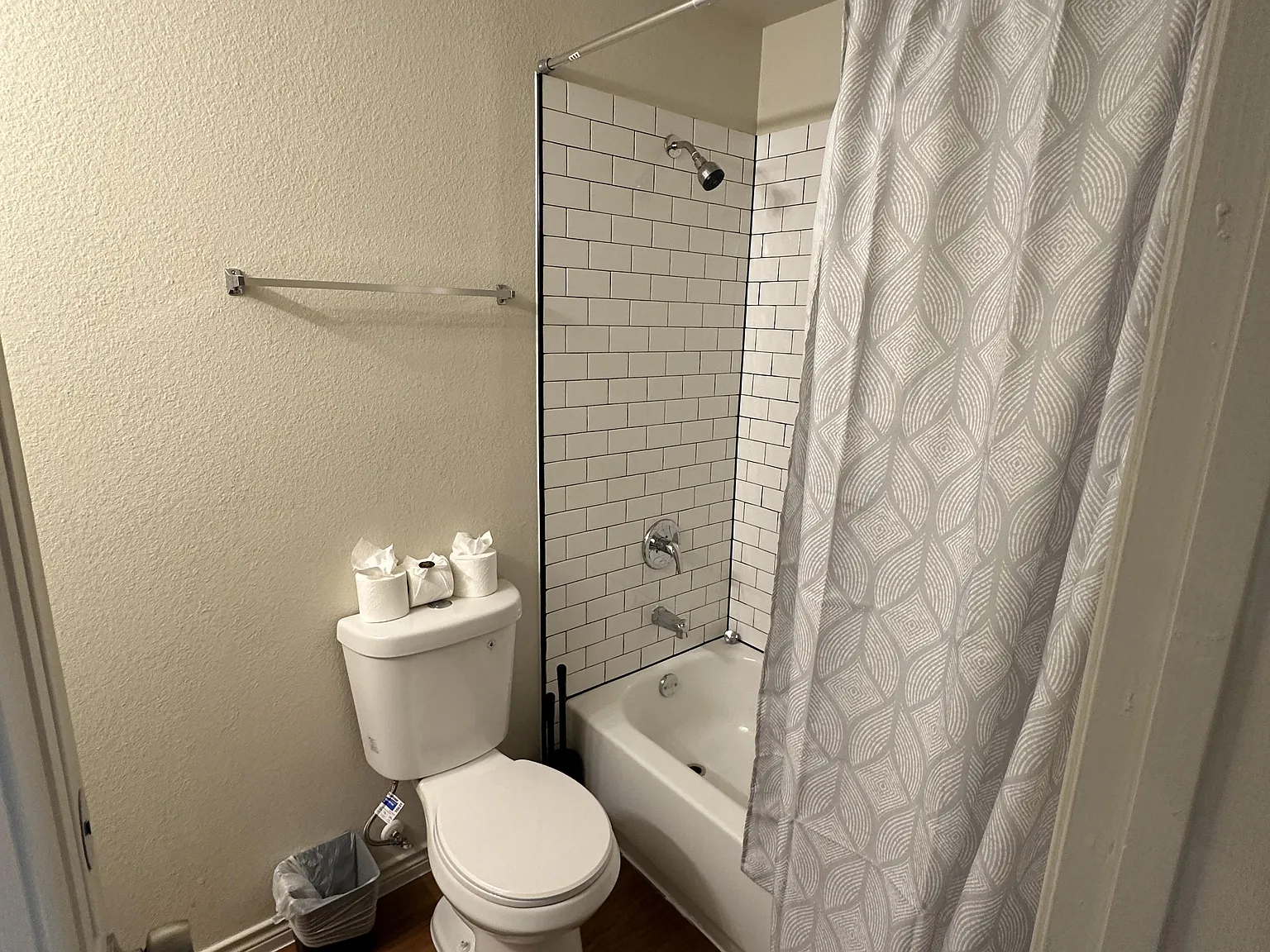 4 bed, 4.0 bath, 1300 sqft, $875 — Photo 4