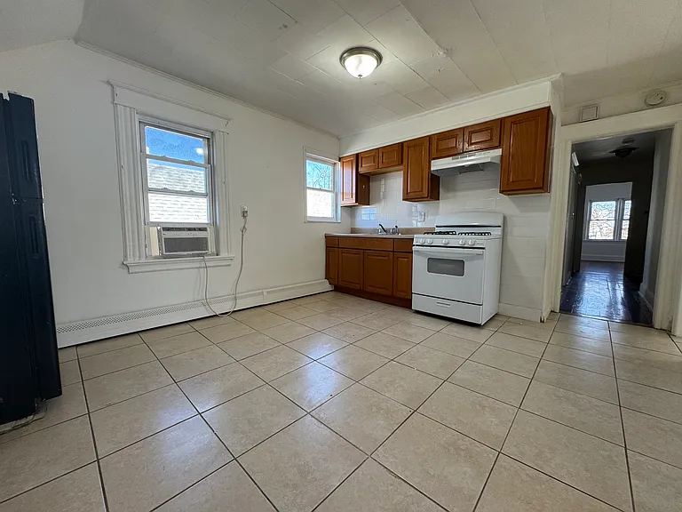 82 E 18th St #3 — Photo 6