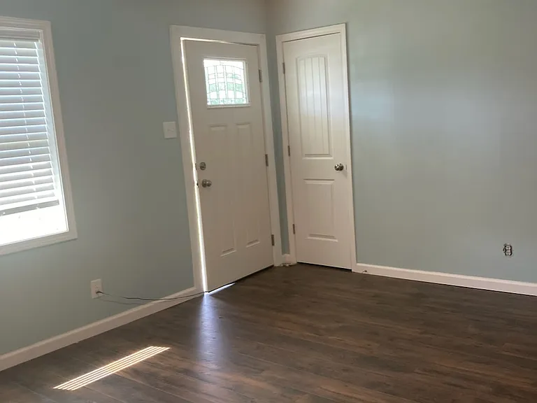 832 Hubert Dr — Photo 3