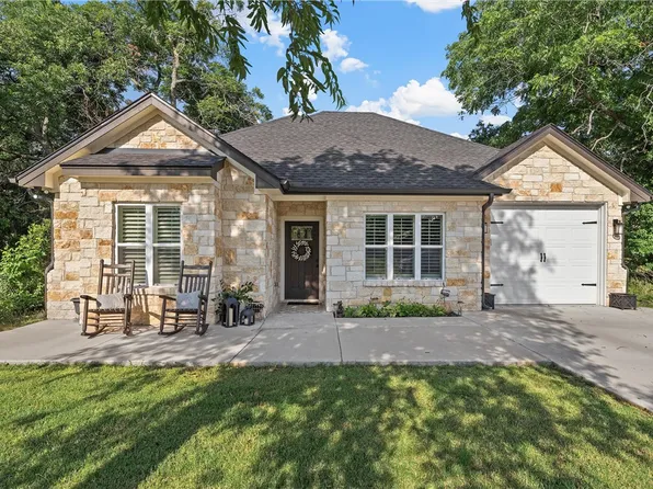 205 Cleveland St, McGregor, TX 76657