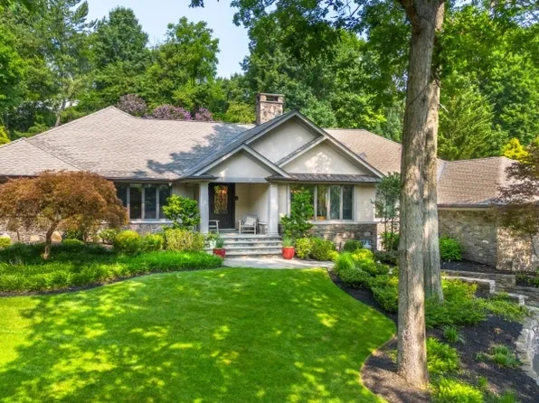 11 Ford Ln, Roseland Boro, NJ 07068