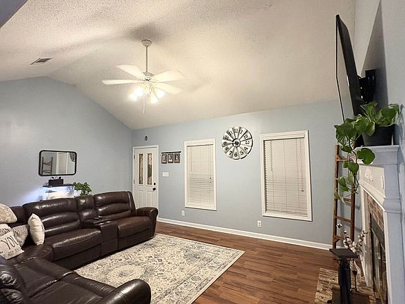 4th image of 206 Southern Walk Cir