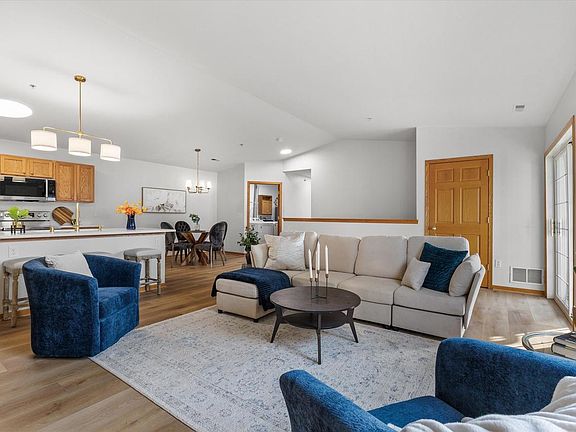 3rd image of 837 Boulder TRAIL #1006