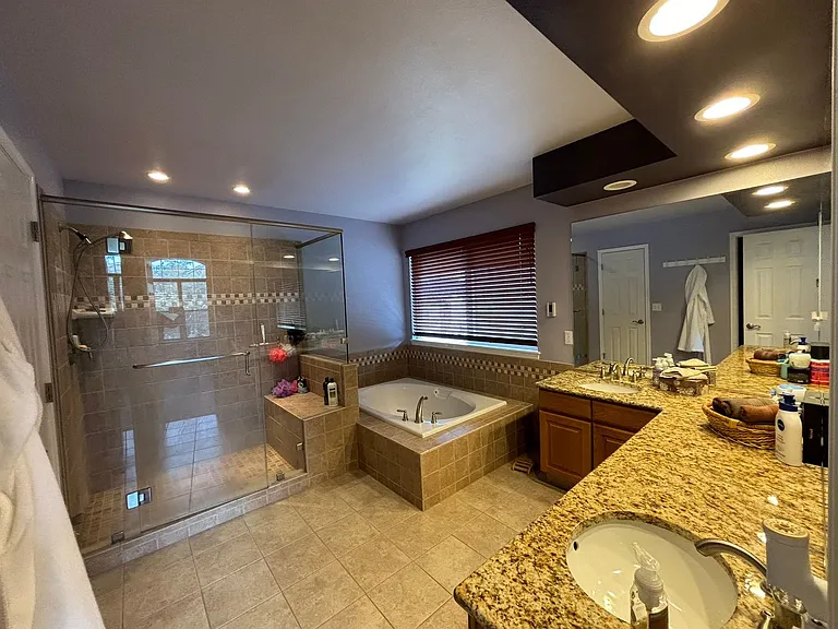 8950 Rochester Dr — Photo 16