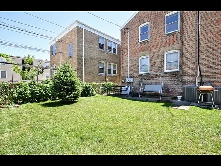 2818 W Farragut Ave #2 — Photo 8